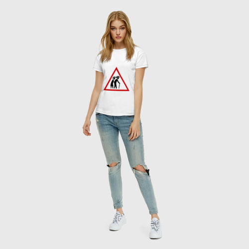 Женская футболка хлопок Осторожно панки на дороге, цвет белый - фото 5