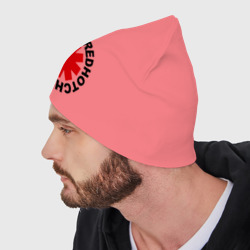 Шапка с принтом Red Hot Chili Peppers для мужчины, вид на модели спереди №3. Цвет основы: розовый