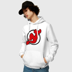 Толстовка с принтом New Jersey Devils для мужчины, вид на модели спереди №2. Цвет основы: белый