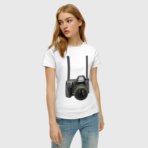 Женская футболка хлопок Фотоаппарат на шее, цвет белый - фото 3
