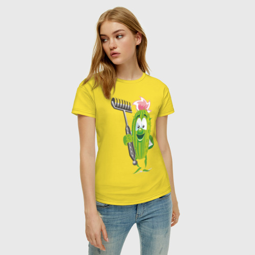 Женская футболка хлопок с принтом Огурец, фото на моделе #1