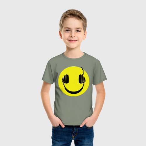 Детская футболка хлопок Смайлик-наушники, цвет авокадо - фото 3