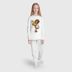 Пижама с принтом Алекс когти для ребенка, вид на модели спереди №3. Цвет основы: белый