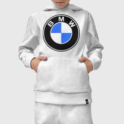 Костюм с принтом Logo BMW для ребенка, вид на модели спереди №3. Цвет основы: белый