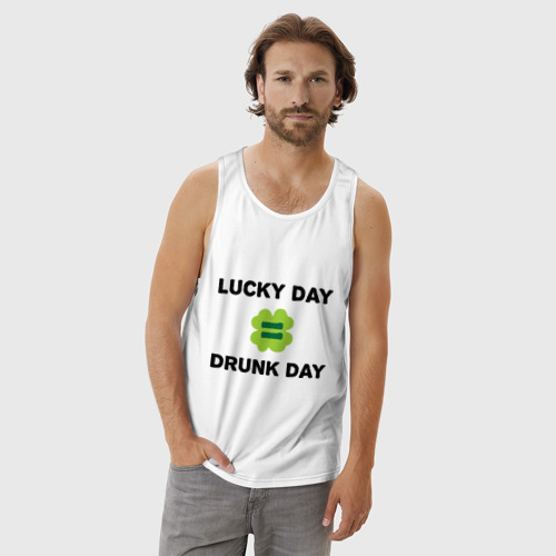 Мужская майка хлопок Lucky day = drunk day, цвет белый - фото 3