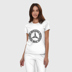 Пижама с принтом Mercedes-Benz для женщины, вид на модели спереди №2. Цвет основы: белый