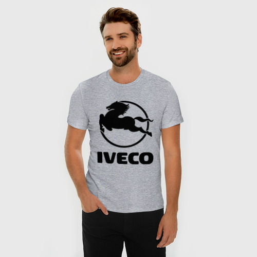 Мужская футболка хлопок Slim с принтом Iveco, фото на моделе #1
