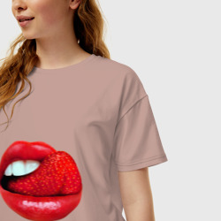 Женская футболка хлопок Oversize Губы с клубникой - фото 2