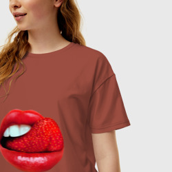 Женская футболка хлопок Oversize Губы с клубникой - фото 2