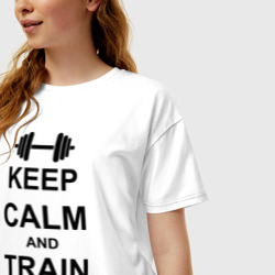 Футболка с принтом Keep calm and train hard для женщины, вид на модели спереди №2. Цвет основы: белый