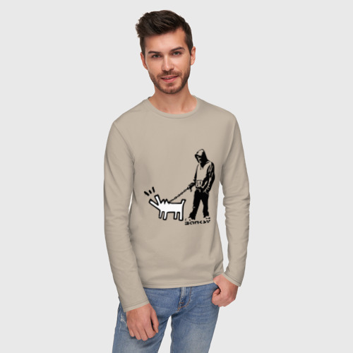 Мужской лонгслив хлопок Парень с собакой Banksy, цвет миндальный - фото 3
