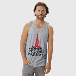 Мужская майка хлопок Москва гостям не верит - фото 2