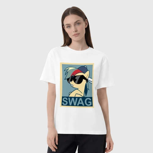 Женская футболка хлопок Oversize с принтом Rainbow Dash swag, фото на моделе #1