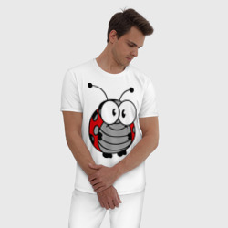 Пижама с принтом Божья коровка для мужчины, вид на модели спереди №2. Цвет основы: белый