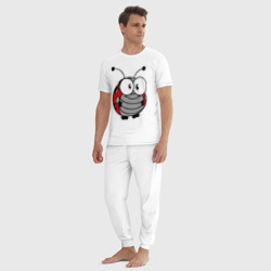 Пижама с принтом Божья коровка для мужчины, вид на модели спереди №3. Цвет основы: белый