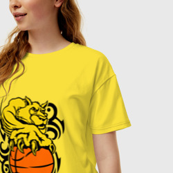 Женская футболка хлопок Oversize Тигр с мячом - фото 2