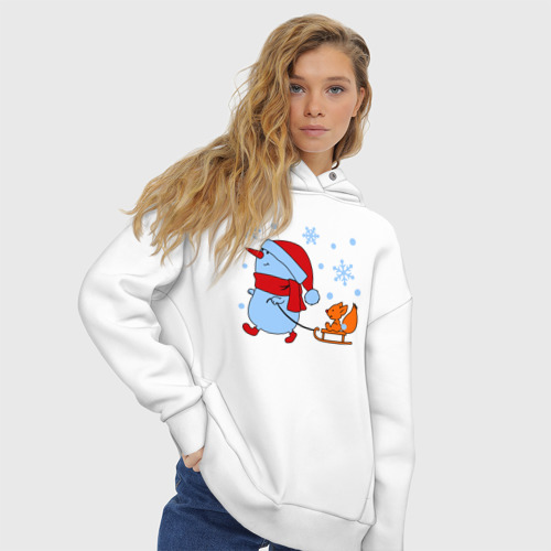 Женское худи Oversize хлопок Снеговик с санками, цвет белый - фото 4