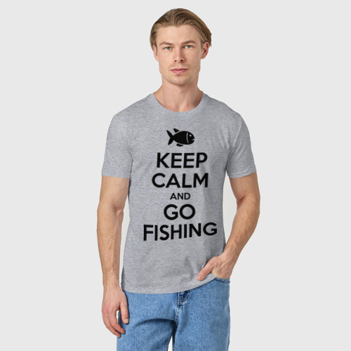 Мужская футболка хлопок с принтом Keep calm and go fishing, фото на моделе #1