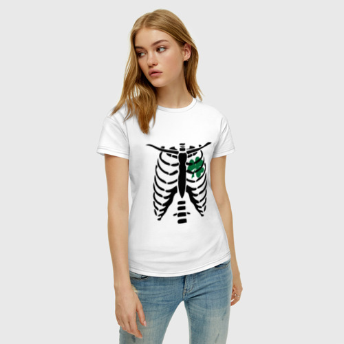 Женская футболка хлопок Скелет и клевер, цвет белый - фото 3