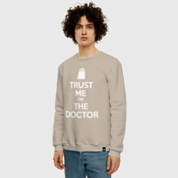 Мужской свитшот хлопок Trust me I'm the Doctor - фото 2