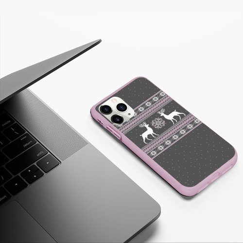 Чехол для iPhone 11 Pro матовый Свитер с оленями, цвет розовый - фото 5