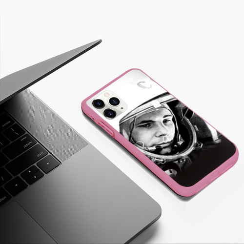 Чехол для iPhone 11 Pro Max матовый Гагарин 1, цвет малиновый - фото 5
