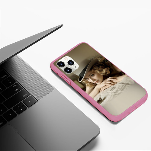 Чехол для iPhone 11 Pro Max матовый Мадонна 1, цвет малиновый - фото 5