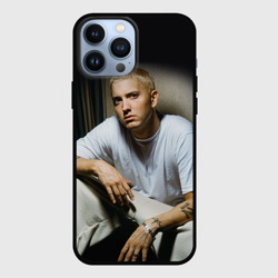 Чехол для iPhone 13 Pro Max Эминем сидит и смотрит, зачем он это делает