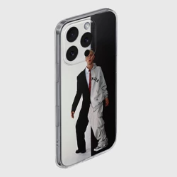 Чехол для iPhone 16 Pro силиконовый с защитой камеры Эминем в половинчатом костюме black-white - фото 2