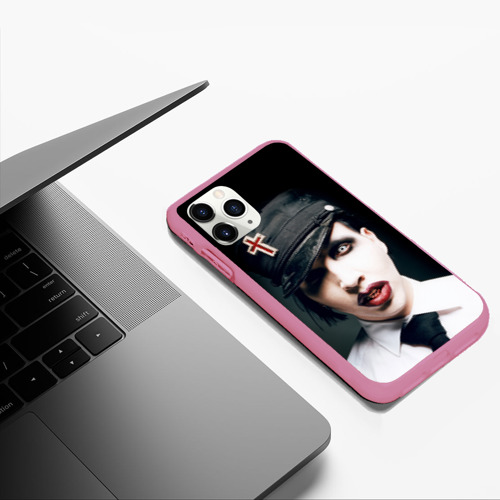 Чехол для iPhone 11 Pro Max матовый Мэрилин Мэнсон, цвет малиновый - фото 5