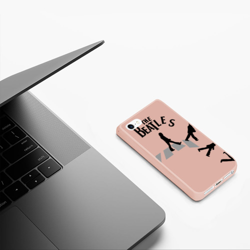 Чехол для iPhone 5/5S матовый Битлы падают, цвет светло-розовый - фото 5