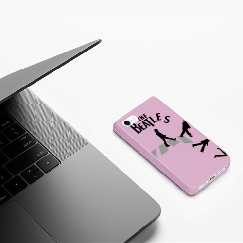 Чехол для iPhone 5/5S матовый Битлы падают, цвет розовый - фото 5