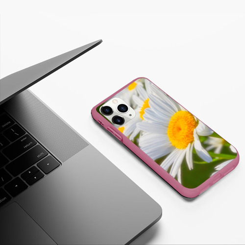Чехол для iPhone 11 Pro матовый Ромашки, цвет малиновый - фото 5