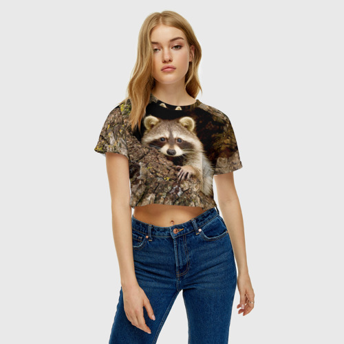 Женская футболка Crop-top 3D Енот в дупле, цвет 3D печать - фото 4