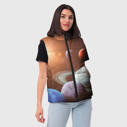Жилет с принтом Планеты солнечной системы для женщины, вид на модели спереди №2. Цвет основы: черный