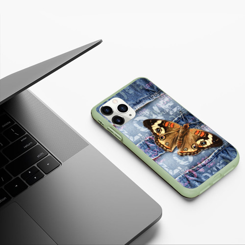 Чехол для iPhone 11 Pro матовый Бабочка крапивница на джинсовой ткани, цвет салатовый - фото 5