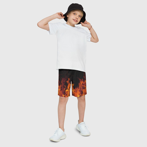 Детские спортивные шорты 3D с принтом Огонь с искрами, фото на моделе #1
