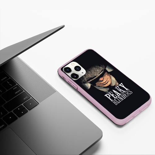 Чехол для iPhone 11 Pro матовый Peaky Blinders - Томас Шелби, цвет розовый - фото 5