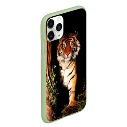 Чехол для iPhone 11 Pro Max матовый Тигр выглядывает из темноты - большая картинка - фото 2