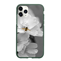 Чехол для iPhone 11 Pro Max матовый Пчела на цветах