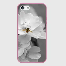Чехол для iPhone 5/5S матовый Пчела на цветах