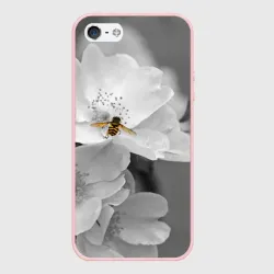 Чехол для iPhone 5/5S матовый Пчела на цветах