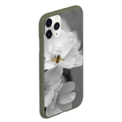 Чехол для iPhone 11 Pro Max матовый Пчела на цветах - фото 2