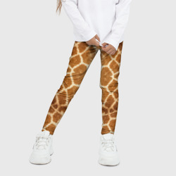 Леггинсы с принтом Шкура Жирафа для ребенка, вид на модели спереди №2. Цвет основы: белый