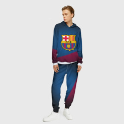 Костюм с принтом ФК Барселона для мужчины, вид на модели спереди №2. Цвет основы: белый