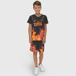 Детский костюм с шортами 3D Таня - кулон на цепи в огне - фото 2