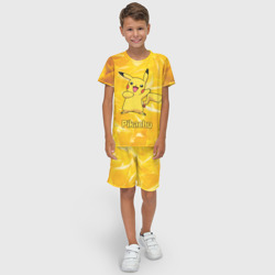 Детский костюм с шортами 3D Пикачу на золотом фоне - фото 2