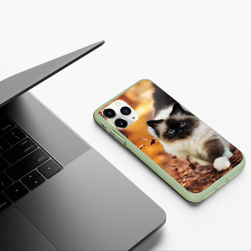 Чехол для iPhone 11 Pro матовый Котик в листьях, цвет салатовый - фото 5