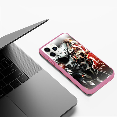 Чехол для iPhone 11 Pro Max матовый Metal gear solid 5, цвет малиновый - фото 5