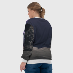 Свитшот с принтом Грозовой кошак для женщины, вид на модели сзади №3. Цвет основы: белый